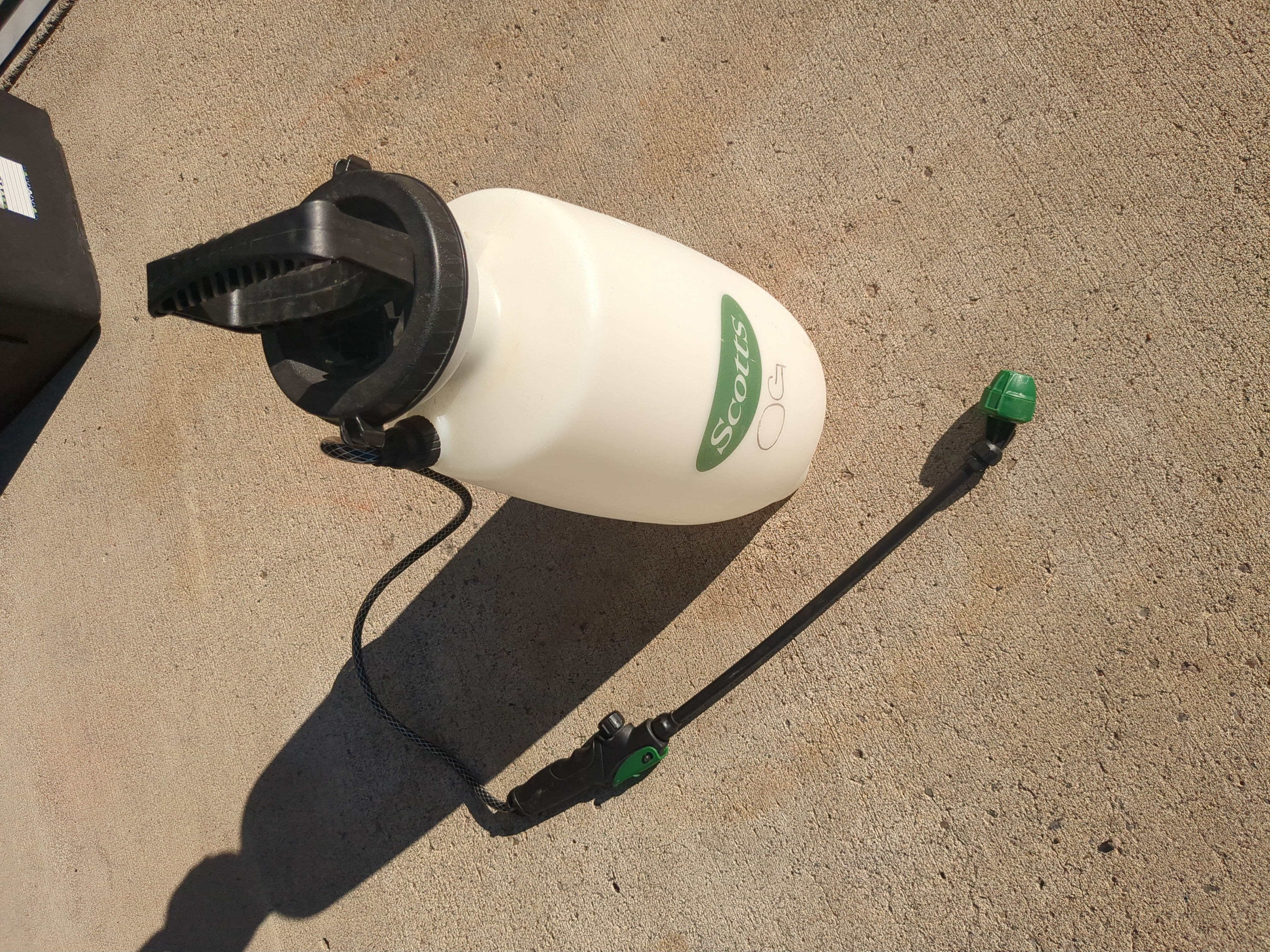 Scotts Handheld Pump Pressure Sprayer